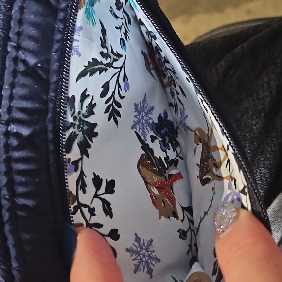 ❄️🆕Vera Bradley Turnlock RFID Wallet “Merry Mischief Snow Day❄️Navy Blue - Picture 8 of 13